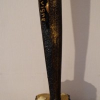 PEINTURE SUR FEUILLE DE COCO SUR SOCLE EN PAVE 005