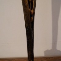 PEINTURE SUR FEUILLE DE COCO SUR SOCLE EN PAVE 008