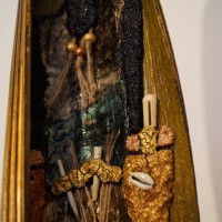 PEINTURE SUR FEUILLE DE COCO SUR SOCLE EN PAVE 009